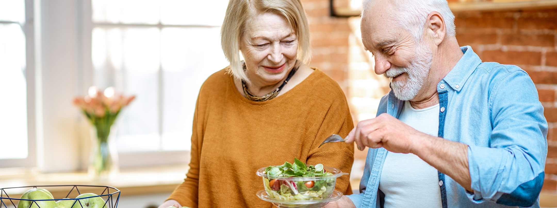 couple-makes-salad