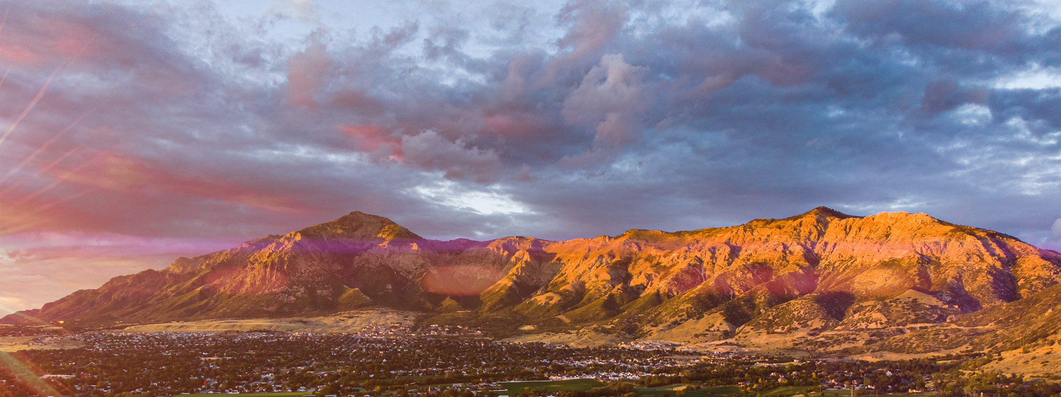 Landscape photo of the Utah mountains at sunset